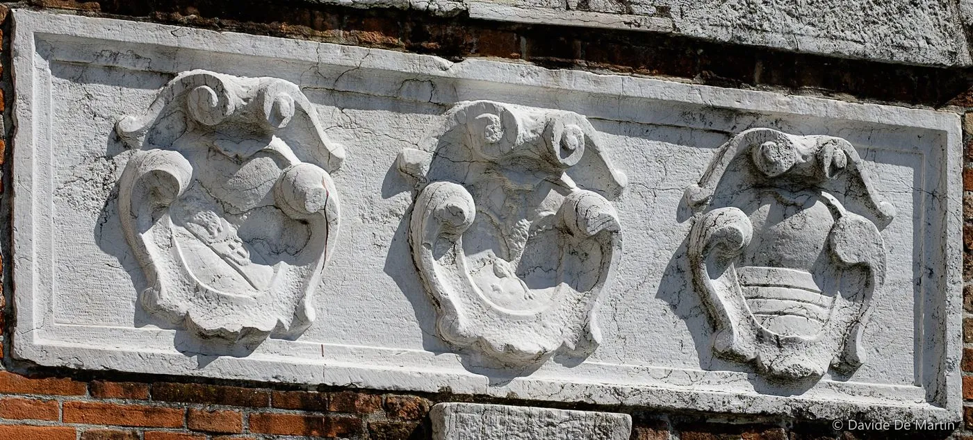 Scomparto con tre stemmi, Rio de Canaregio, Cannaregio