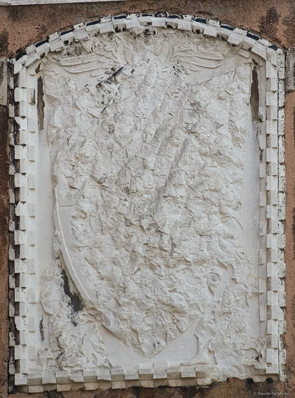 Stemma scalpellato, Rio del Fontego dei Tedeschi, Cannaregio