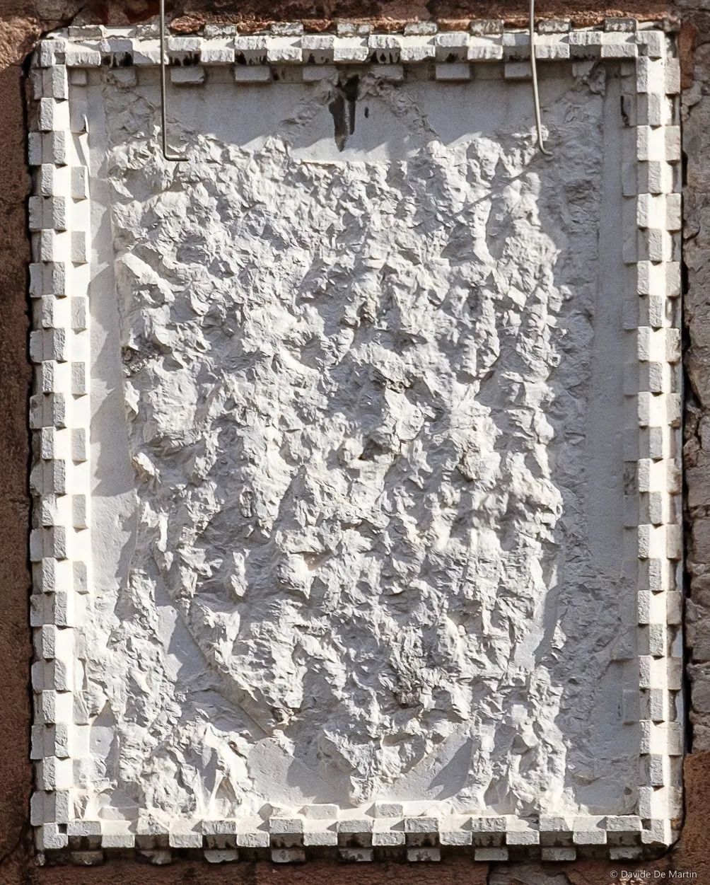 Stemma scalpellato, Rio del Fontego dei Tedeschi, Cannaregio