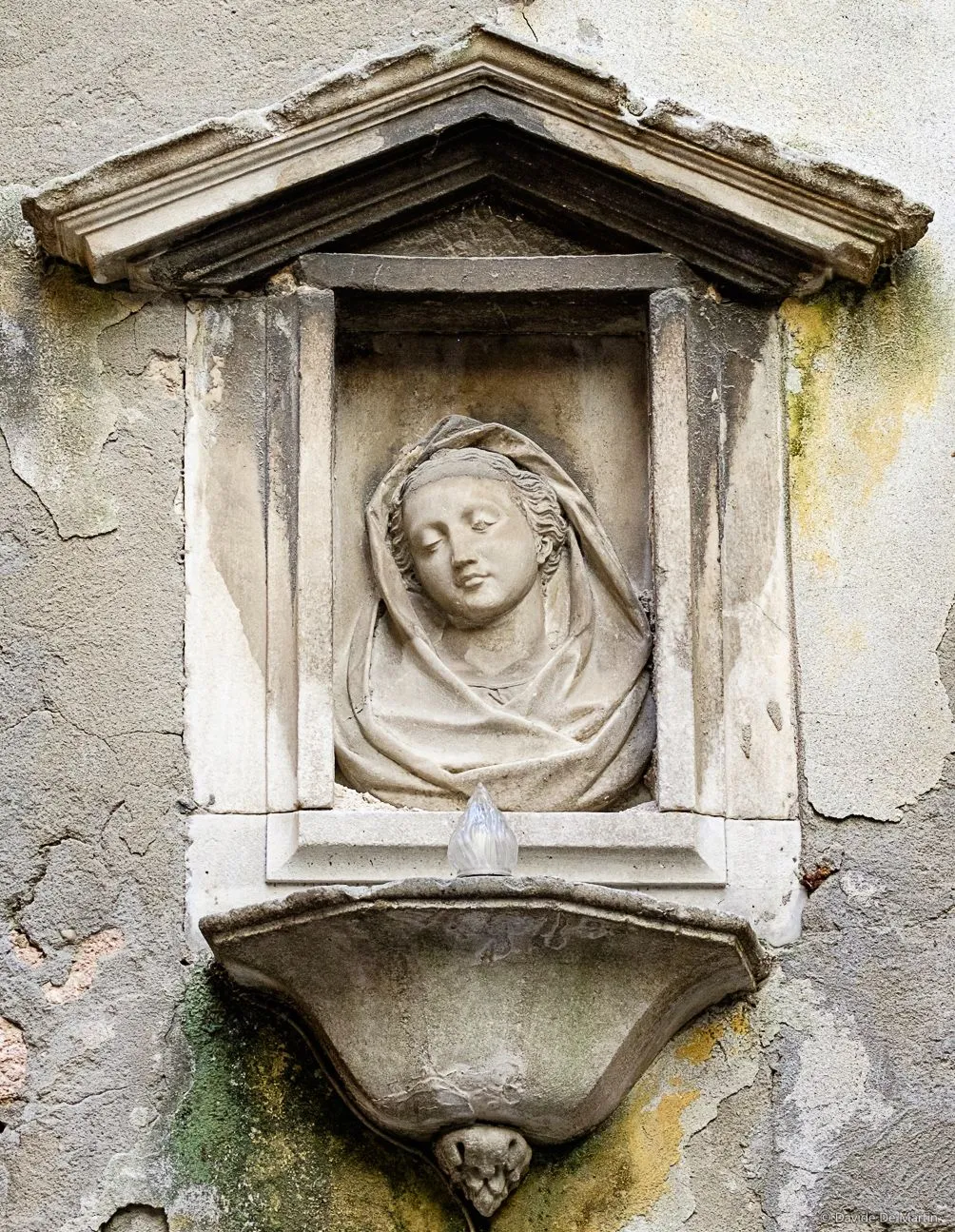 Altorilievo in tabernacolo, Corte Corner, Cannaregio