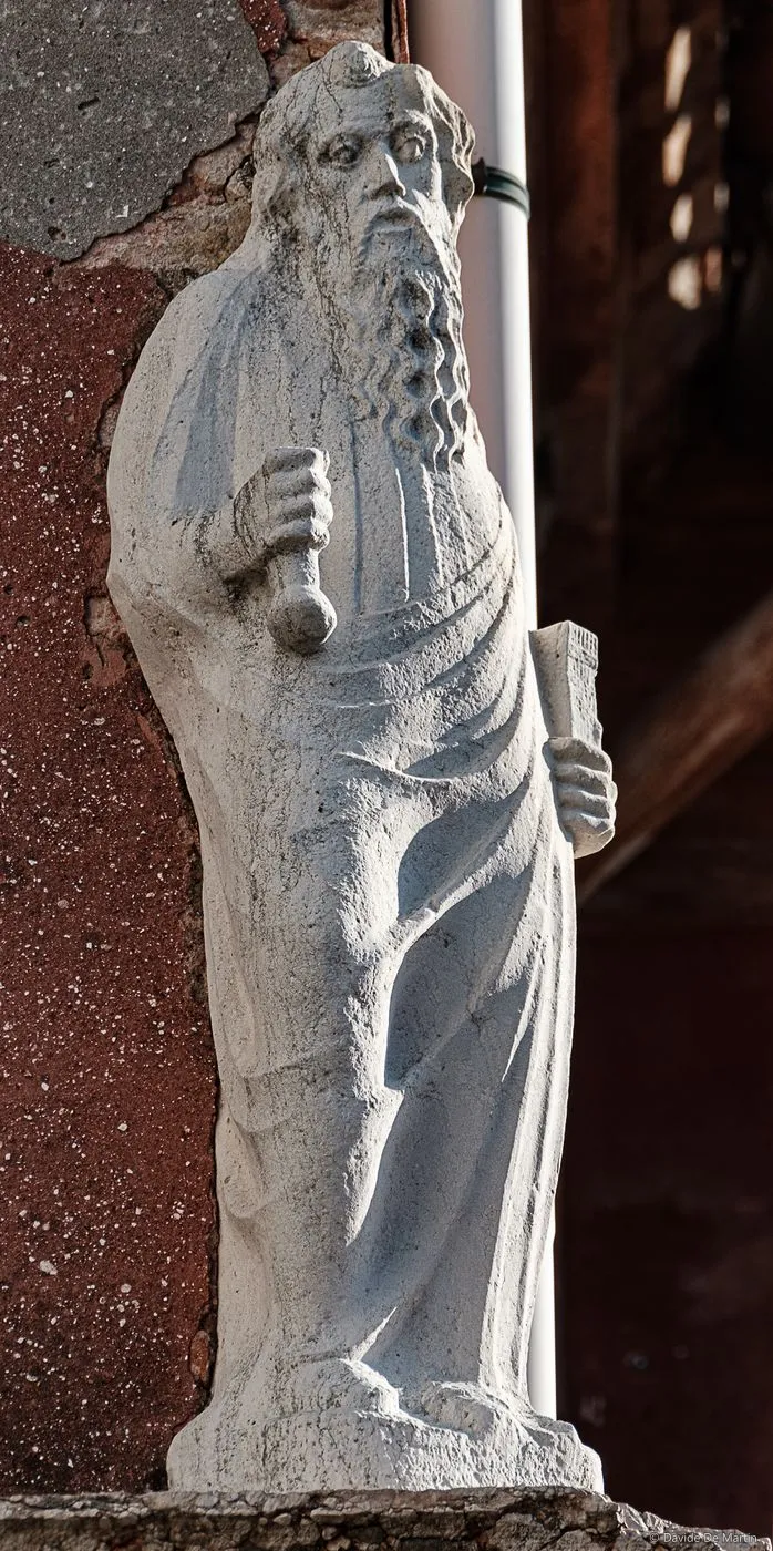 Statua, Campo S. Piero, Castello