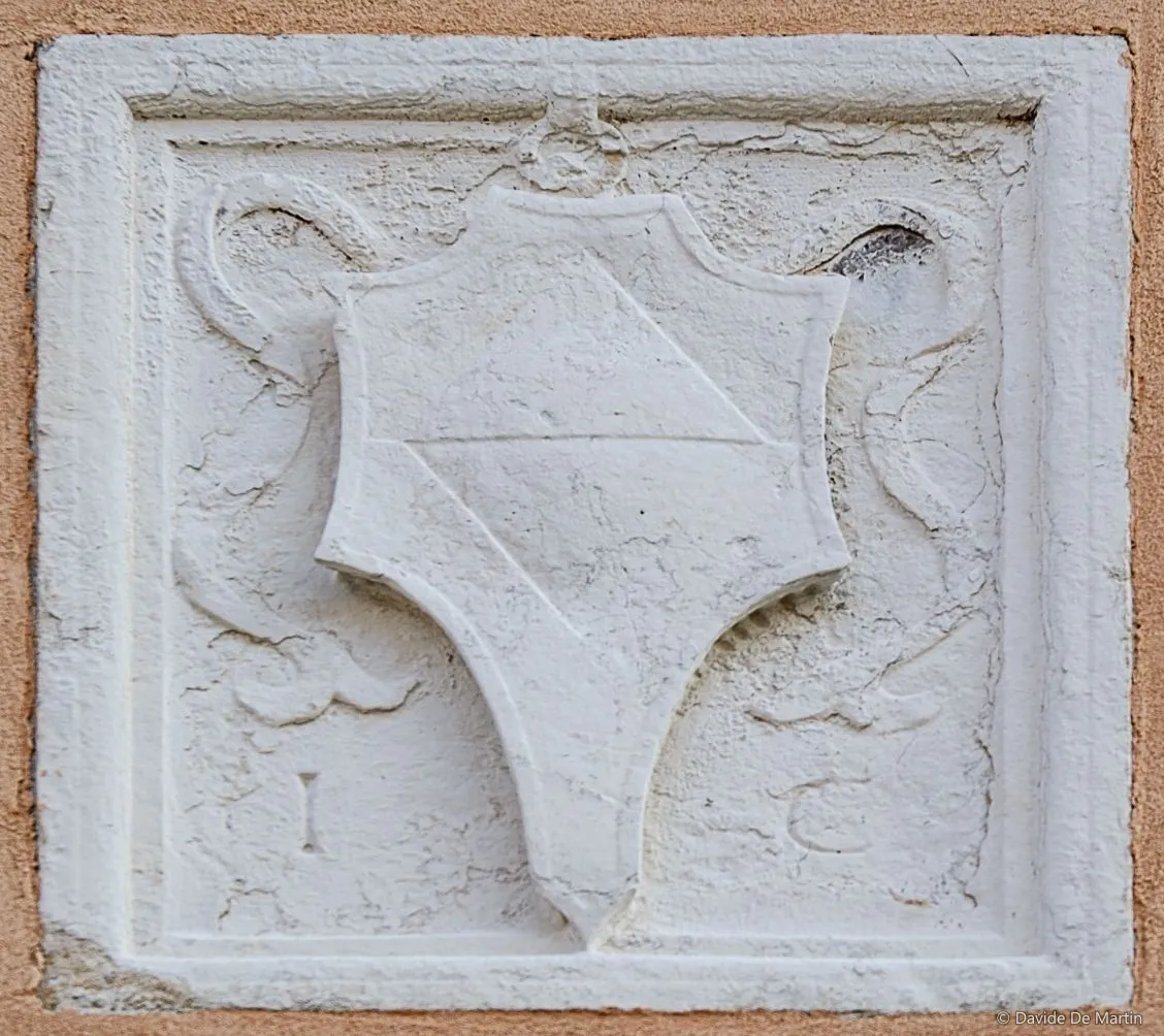 Stemma Correr, Fondamenta de la Tana, Castello